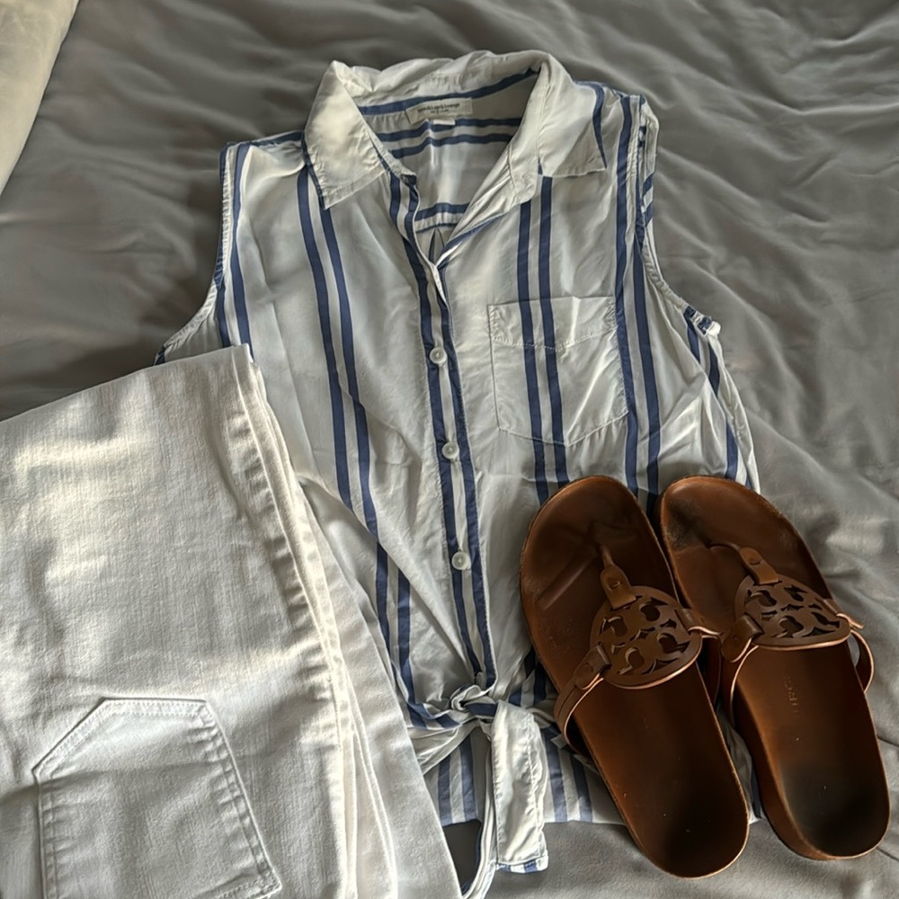 Beach lunch lounge collection, sleeveless button down top